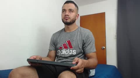 Snapshot of antony_smithh chatting on February 5, 2:40 am antony_smithh online show from February 5, 2:40 am