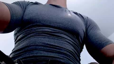 Instagram miguelangel1802  online show from April 18, 11:15 pm