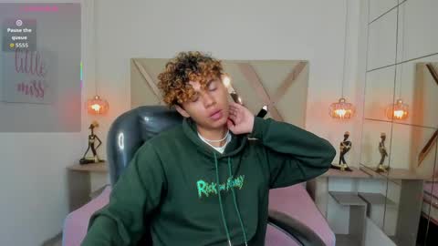 anyelotwink online show from May 20, 4:41 am