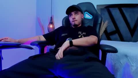 Apolo online show from November 25, 10:01 pm