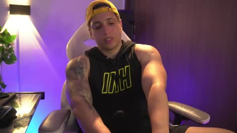 Snapshot of appolo_allen chatting on January 25, 9:04 pm insta appolo master online show from January 25, 9:04 pm