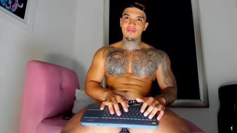 AquilesElpapi online show from October 2, 5:22 am