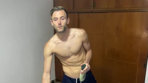 Snapshot of aquilesmade chatting on December 3, 2:49 pm Aquilesmade online show from December 3, 2:49 pm