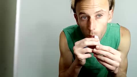 Snapshot of aquilesmade chatting on October 30, 1:30 am Aquilesmade online show from October 30, 1:30 am