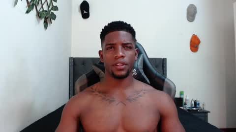 Snapshot of arielbronwxxx chatting on February 16, 1:16 pm chris online show from February 16, 1:16 pm