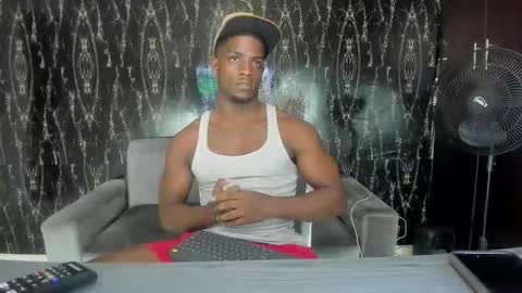 Snapshot of arielbronwxxx chatting on September 23, 3:17 am chris online show from September 23, 3:17 am