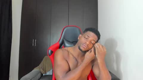 Snapshot of arielbronwxxx chatting on March 4, 2:06 am chris online show from March 4, 2:06 am