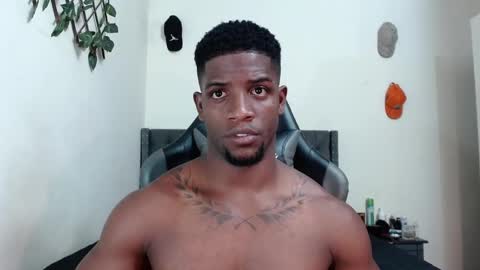 Snapshot of arielbronwxxx chatting on February 16, 11:48 pm chris online show from February 16, 11:48 pm