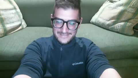 Snapshot of arielsinho chatting on October 17, 12:14 am Anon online show from October 17, 12:14 am