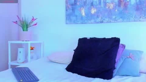   online show from March 25, 9:24 am