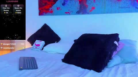 Snapshot of arminjones1 chatting on December 12, 3:43 am online show from December 12, 3:43 am