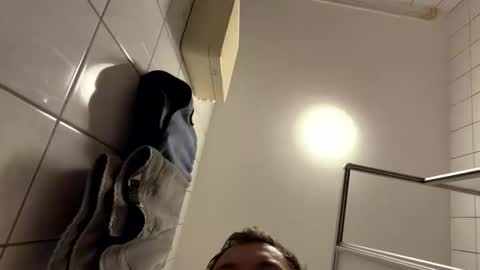 armyskater32 online show from April 12, 8:27 am