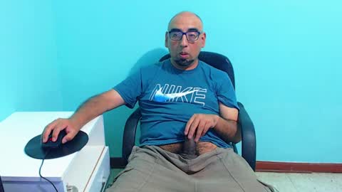 Snapshot of arnelux72 chatting on January 12, 4:52 am arnelux72 online show from January 12, 4:52 am