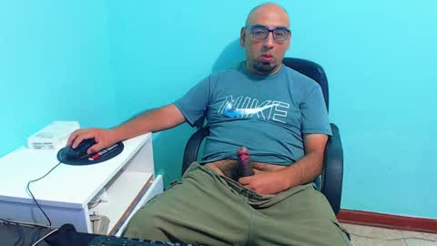 Snapshot of arnelux72 chatting on March 10, 5:11 am arnelux72 online show from March 10, 5:11 am