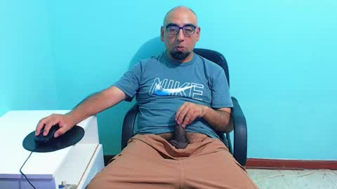 Snapshot of arnelux72 chatting on January 20, 5:37 am arnelux72 online show from January 20, 5:37 am