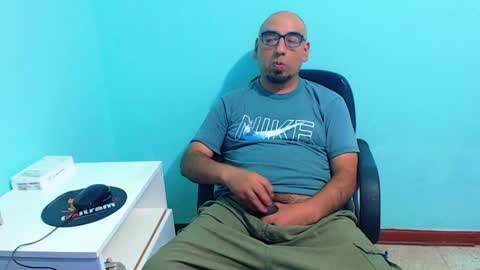 Snapshot of arnelux72 chatting on March 2, 5:01 am arnelux72 online show from March 2, 5:01 am