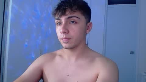 Snapshot of aron__cooper chatting on March 9, 12:31 am aron__cooper online show from March 9, 12:31 am