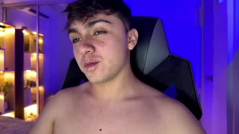 Snapshot of aron__cooper chatting on September 27, 2:53 am aron__cooper online show from September 27, 2:53 am