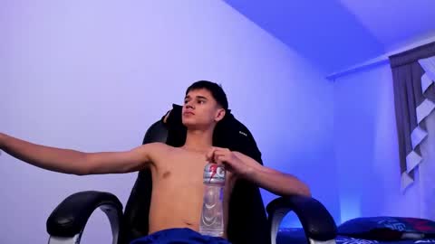 Aaron online show from October 4, 9:30 pm