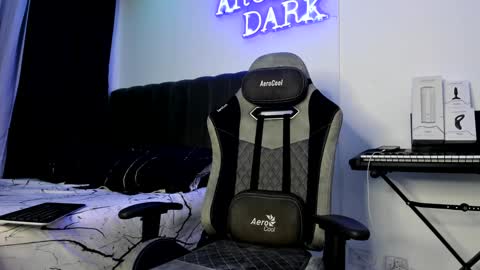 Snapshot of arondark chatting on January 10, 12:27 am DarkMaster online show from January 10, 12:27 am