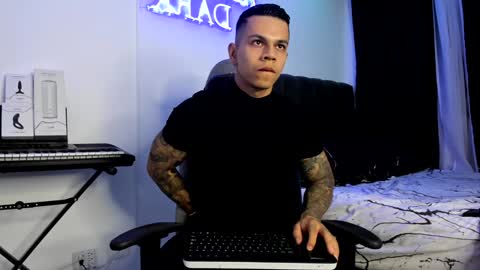 Snapshot of arondark chatting on January 11, 12:55 am DarkMaster online show from January 11, 12:55 am