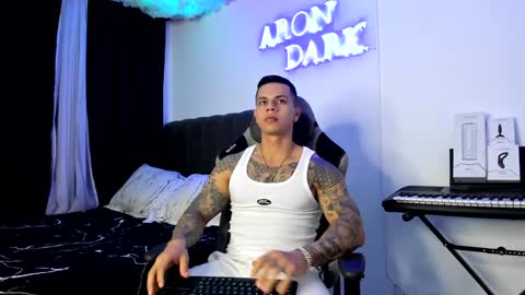 Snapshot of arondark chatting on December 10, 1:51 am DarkMaster online show from December 10, 1:51 am
