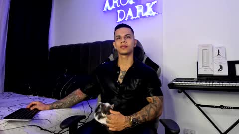 Snapshot of arondark chatting on January 10, 12:15 pm DarkMaster online show from January 10, 12:15 pm