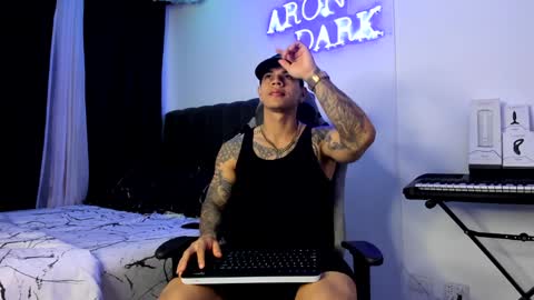 Snapshot of arondark chatting on December 5, 11:38 am DarkMaster online show from December 5, 11:38 am