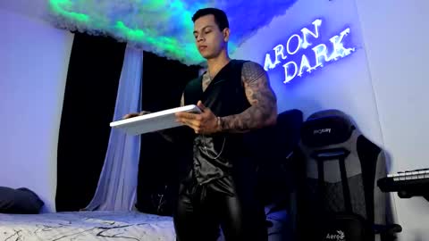 Snapshot of arondark chatting on February 9, 11:47 am DarkMaster online show from February 9, 11:47 am