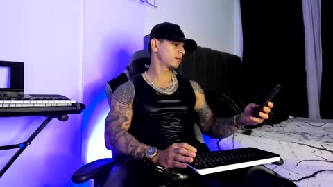 Snapshot of arondark chatting on March 4, 10:46 am DarkMaster online show from March 4, 10:46 am