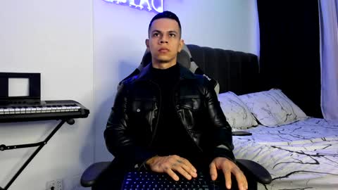 Snapshot of arondark chatting on January 11, 10:18 pm DarkMaster online show from January 11, 10:18 pm