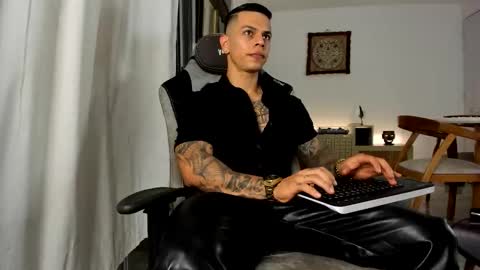 Snapshot of arondark chatting on September 16, 11:49 pm DarkMaster online show from September 16, 11:49 pm