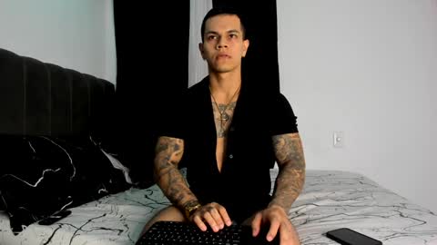 Snapshot of arondark chatting on February 5, 10:12 pm DarkMaster online show from February 5, 10:12 pm