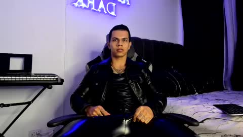 Snapshot of arondark chatting on February 13, 11:15 pm DarkMaster online show from February 13, 11:15 pm