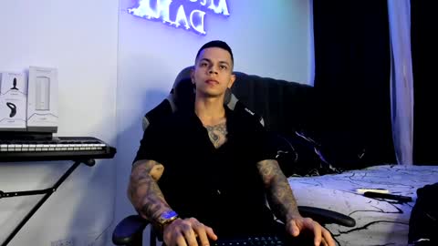 Snapshot of arondark chatting on January 25, 10:39 pm DarkMaster online show from January 25, 10:39 pm