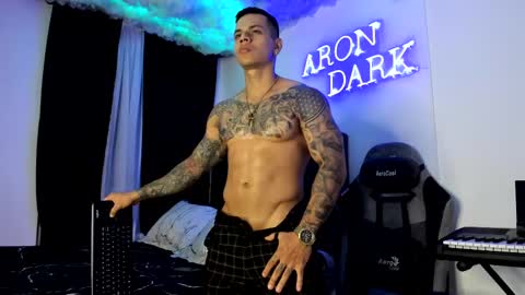 Snapshot of arondark chatting on February 22, 1:11 am DarkMaster online show from February 22, 1:11 am