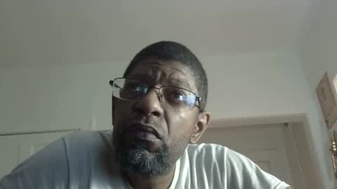 Snapshot of arteblazze chatting on January 3, 3:05 am Arteblazze not daddy boy bitch or nigga online show from January 3, 3:05 am