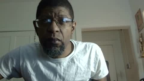 Snapshot of arteblazze chatting on January 5, 12:42 am Arteblazze not daddy boy bitch or nigga online show from January 5, 12:42 am