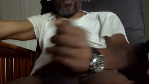 Snapshot of arteblazze chatting on December 28, 3:27 pm Arteblazze not daddy boy bitch or nigga online show from December 28, 3:27 pm