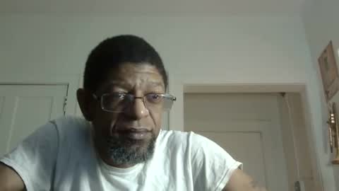 Snapshot of arteblazze chatting on December 23, 12:14 am Arteblazze not daddy boy bitch or nigga online show from December 23, 12:14 am