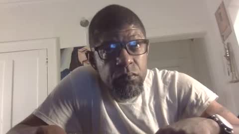 Snapshot of arteblazze chatting on January 19, 1:43 am Arteblazze not daddy boy bitch or nigga online show from January 19, 1:43 am