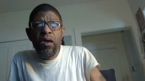 Snapshot of arteblazze chatting on January 18, 2:44 pm Arteblazze not daddy boy bitch or nigga online show from January 18, 2:44 pm
