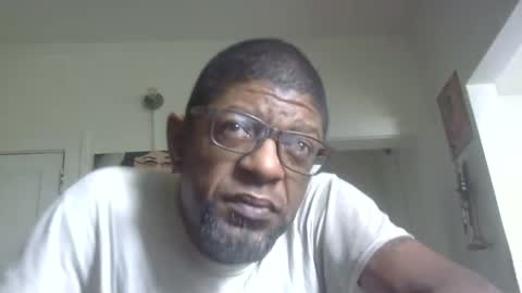 Snapshot of arteblazze chatting on October 17, 4:55 pm Arteblazze not daddy boy bitch or nigga online show from October 17, 4:55 pm