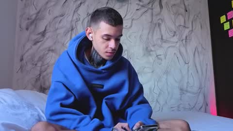   online show from November 29, 1:35 pm