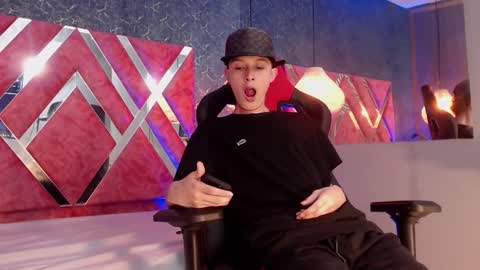 Snapshot of arthurcox_ chatting on September 8, 11:26 pm arthurcox_ online show from September 8, 11:26 pm