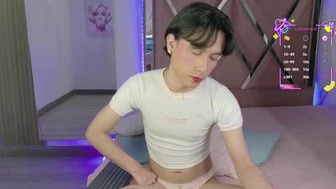 Snapshot of ash_femboy chatting on September 8, 9:14 pm Ash Femboy online show from September 8, 9:14 pm