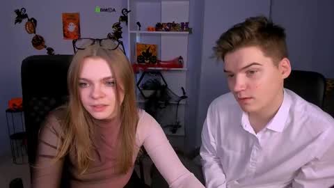 ash_raven_ online show from October 27, 8:11 pm