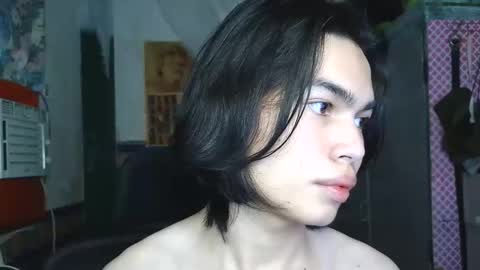 asian_babyboi online show from April 23, 1:57 pm