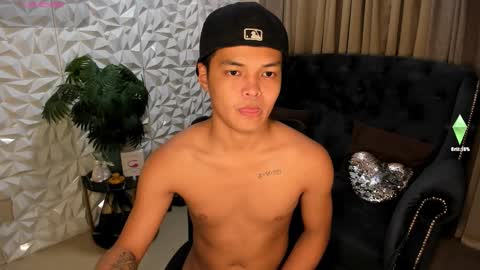 Snapshot of asianhugescott chatting on October 3, 12:32 pm SCOTT online show from October 3, 12:32 pm