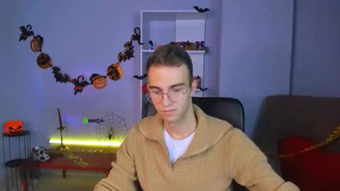 astren online show from October 25, 12:07 pm